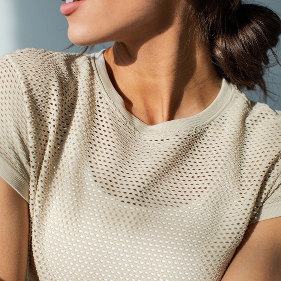 Alexa Seemless Tee - Picture 2 of 3